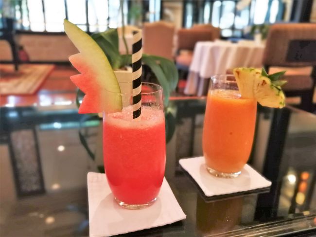 インターコンチネンタルバリリゾート<br />ウエルカムドリンクはドリンクメニューから選べます。<br />ストローは紙製でした。<br /><br /><br />