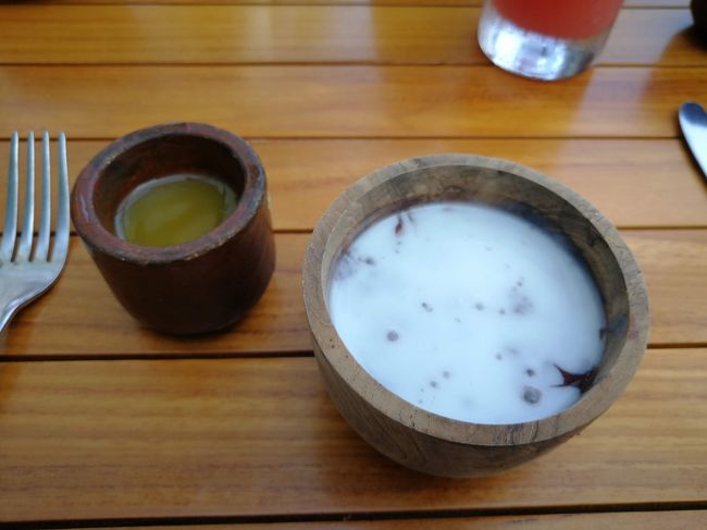 インターコンチネンタルバリリゾート<br />Taman Gitaレストラン<br />バリ島のココナツミルクとお米のデザートとジャムーの飲み物