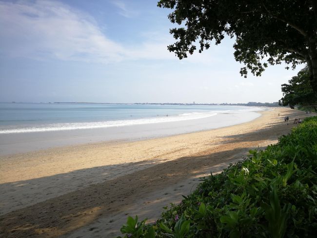 インターコンチネンタルバリリゾート<br />ホテルの前のジンバランの海岸<br />