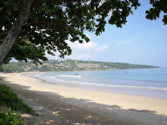 インターコンチネンタルバリリゾート<br />ホテルの前のジンバランの海岸<br />