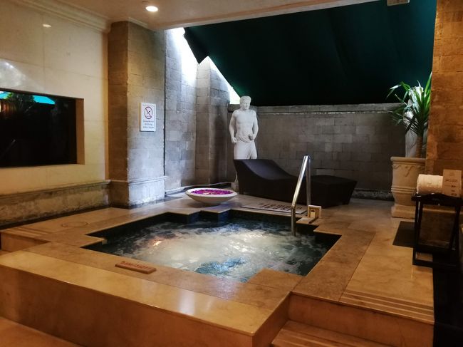 インターコンチネンタルバリリゾート<br />スパ　ジャグジー<br />誰ももいなかったのでゆっくりと出来ました。<br />