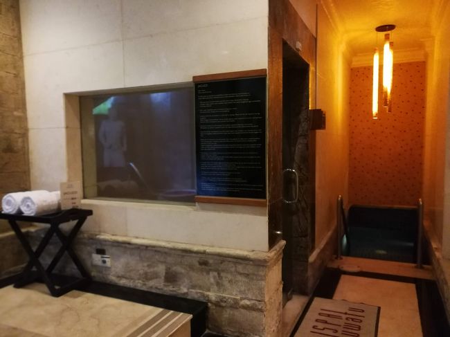 インターコンチネンタルバリリゾート<br />ジャグジーの横にサウナもありました。<br /><br />