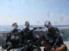 右がインストラクターのさんちゃん（マリンサービスむるぬーし）。
素敵なご夫婦のダイバーさんとご一緒しました。
以下掲載許可済み