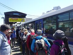 高尾駅からバス

小仏行１０：１２のバス。１時間に１本しかない。