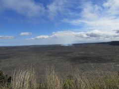 ジャガーミュージアムの前の展望台から見たキラウエア火山のハレマウマウ火口