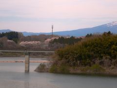 三春滝桜

駐車大渋滞で駐車場迄時間が懸かりそうなので、景勝地「三春滝桜」より約1㎞手前の駐車場から徒歩で向かう。
その途中の桜湖から「安達太良山」が見えたので湖と山を撮った。
