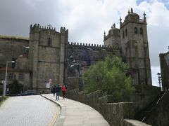 サン ベント駅から5分もかからずにポルト大聖堂に着きました。



