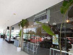 ラウンド後もまだ少し時間があるんで、Bonifacio Districtの「Juiseria juice bar」でアサイボール食べます。

