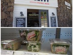 お腹が減ってきたので、途中気になっていた軽食屋さんでテイクアウト。
ホノルル動物園のすぐ目の前にあるパークショア・ホテルの1階にあるのでビーチや公園で持ち込むのに便利な立地です。