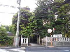 美術館から渋谷に行く途中、氷川神社。