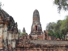 アユタヤ歴史公園内をグルグルしてるとWat Phra Ram（ワットプララーム）が見えました