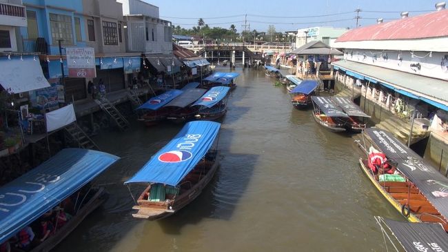 そしてアンパワー水上マーケットへ。<br />こちらはダムヌンサドアックと違って、ボートに乗って買い物をしたり食べたりというスタイルではありません。<br />なので、それを期待して行ったらガッカリします。