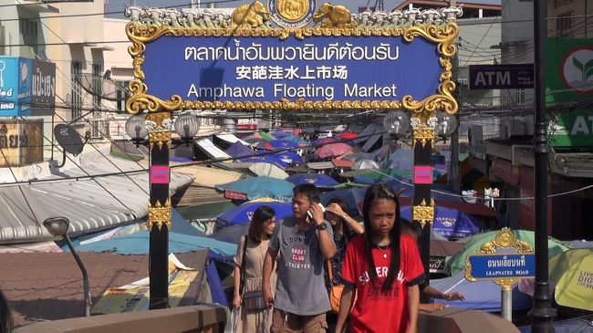 でもタイの午後はクソ暑く、店はほとんどがオープンエアでエアコンがありません。<br />