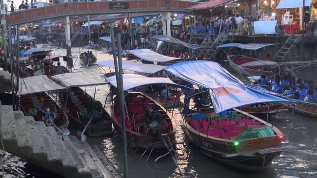 夕方18:00からは、ここの名物「蛍クルーズ」に乗船。