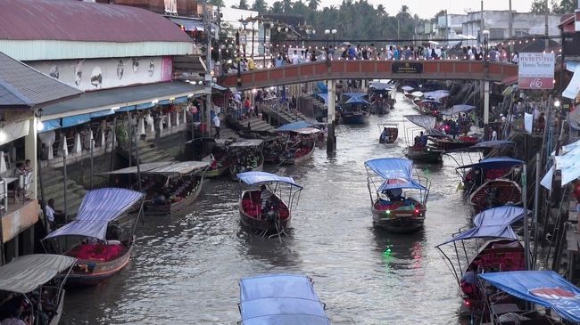 ひとり旅はダムヌンサドアックのボートが割高になるので現地ツアーの方がいいと思いますが、家族やグループ旅ならハイヤーがオススメ。<br />7:00から22:00までチャーターして、高速代駐車場料金込みで4000THB。