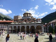 外陣の中へ入りました。
有名な建物(聖母誕生教会)が見えてきました。