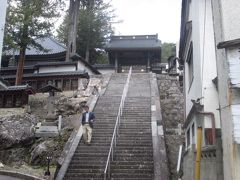 登ってませんが石段が雰囲気あります