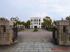 信長の館の次にやってきたのは豊郷町にある豊郷小学校旧校舎群。
http://toyosato-kanko.jp/spot/%E8%B1%8A%E9%83%B7%E5%B0%8F%E5%AD%A6%E6%A0%A1%E6%97%A7%E6%A0%A1%E8%88%8E%E7%BE%A4/