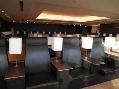 羽田空港のANAプレミアムチェックインから入って、ANA LOUNGE　本館北へ！　この日は結構空いていました。