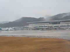 広島空港へ到着！雨は結構降っています・・・、残念。