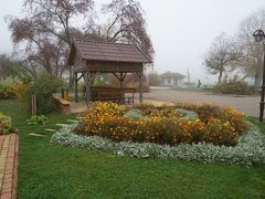 観光案内所というと小さなところかと思いきや結構な大きさで建物の前には庭園が広がっていました。