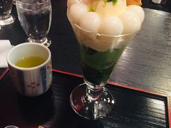 四条に戻ってきました。京都らしいおやつを、、ということで
白玉抹茶パフェ　美味しかったが晩ご飯食べれないくらいの満腹感