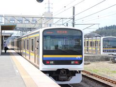 東金駅12:34発で成東駅へ。意外にも209系6両編成でそこそこの利用者。
成東駅到着時、ホームの反対側には千葉行の普通電車が停車中。
乗り換え客を待って発車。