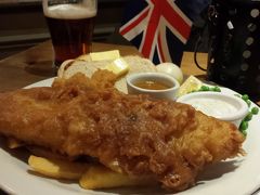 夕飯は宿泊地のEarl's Court駅付近のパブ「Earl's Court Tavern」で乾杯♪