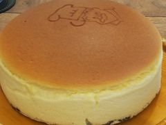 再度、なんばへ笑
りくろーおじさんのチーズケーキがいつも気になってたけど、一人暮らしで買って帰るにはでかく、、、
カフェがあるとのことで、カフェでチーズケーキ初挑戦！