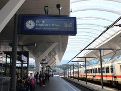 私たちが乗るのは12：08発のウィーン中央駅行きです。




