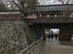 高遠の桜の後は、昨年行けなかった「片倉会館」の仙人風呂に浸かってノンビリの予定です。

しかし、なんだか物足りなくて、諏訪湖周辺の桜の名所を検索しました。
見つけました。諏訪湖周辺の桜の名所。
「高島公園」に立ち寄りましたが、まだまだのようです。
高島城址です。

諏訪湖に突き出した城で、「諏訪の浮城」と言われるように、対岸から見ると以前は諏訪湖に浮かんでいるように見えたそうです。