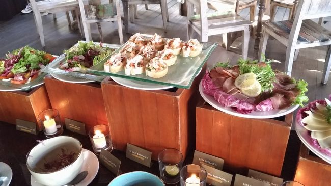 サラダとかサンドイッチとか、インドネシア料理もありました！