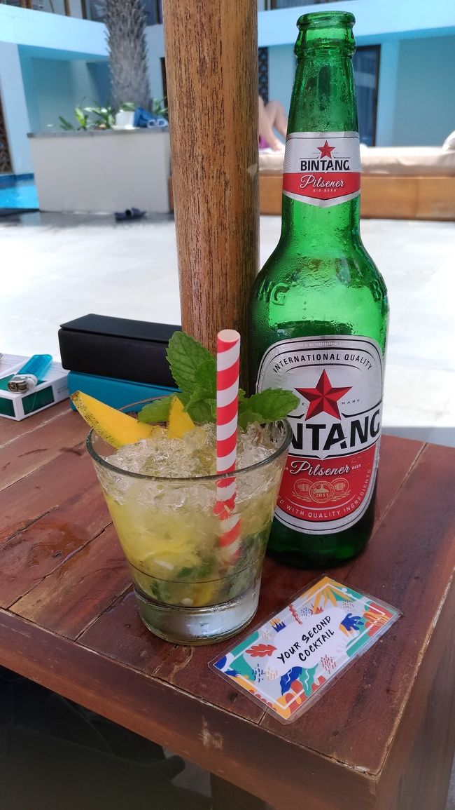 3月前半だと雨期を抜けていなく、貴重な晴れ間にプールでダラダラしましょう。<br />カクテルが1杯分の料金で2杯飲めます。でも、1杯が1200円位だから.....うーん。