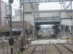 八丁畷駅通過。＜ＫＫ２７＞
真上には南武線の浜川崎支線が通っていて乗換駅にもなっています。