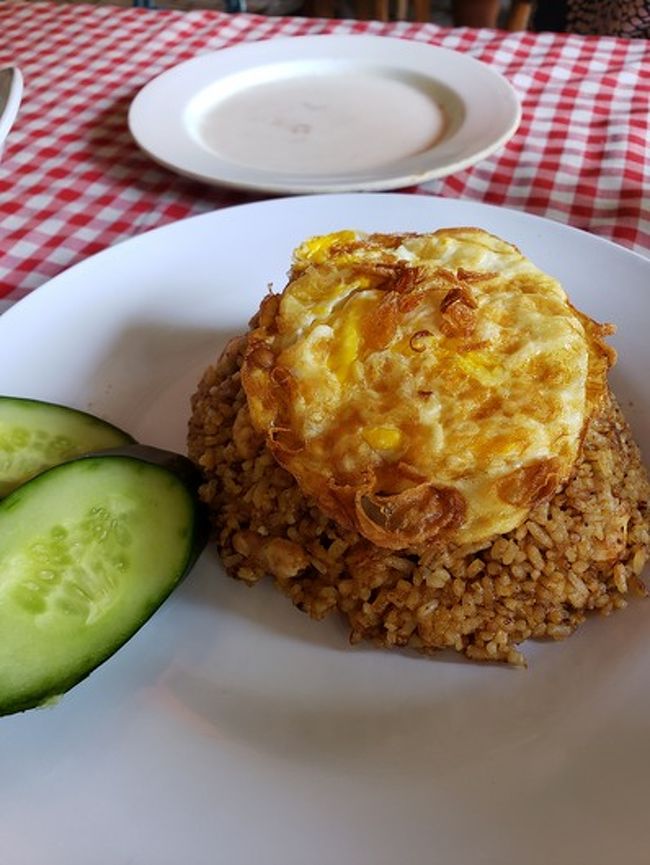 とりあえず、ナシゴレン。<br />普通に美味しい♪