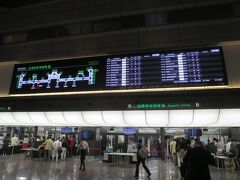 5:40頃、羽田空港へ到着。早朝ですが結構混んでます。
