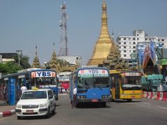 ヤンゴンのラウンドマークは「スーレーパヤー」、
その周辺は行先別のバス停、バスセンターのように成ってます？～。

それにしても、Ａ/Ｃバスが走るなんて夢のようでうすね？…。
コンビニで水買って休憩します！～。