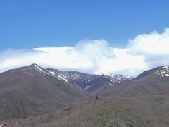 雲のかかった茶臼岳。