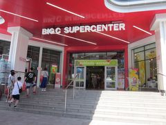 そして、向かいの「ＢｉｇーＣ」で買い物して、。

ここも観光客を含めていつ来ても繁盛してますね！～、
店内はレイアウトが変更され、改装したようです？。
フードコートで昼食とお茶していきます～。