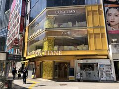 東京・渋谷【L'OCCITANE Cafe by Pierre Herme】

2018年8月8日にオープンした【ロクシタン カフェ バイ 
ピエール・エルメ】の写真。

オープンした際にカフェを利用し、ブログに載せました。

渋谷のスクランブル交差点にあるイエローの外観。
「ロクシタン」は3階部分まであります。

今日はピエール・エルメで人気の朝食をいただきたいと思います。

＜営業時間＞
10:00～23:00（L.O.22:00）

https://jp.loccitane.com/