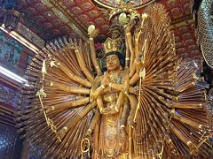 圧倒的な存在感の千手観音像がいらっしゃいました。写真では分かりにくですが四面観音像になっています。