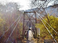 何ヶ所か鬼怒川に掛かる吊り橋の内、名前のないつり橋の一つで小休憩。
小学生の集団とすれ違いましたが、むこうから「こんにちは！」と挨拶してきていいなぁ (*´∀`*)