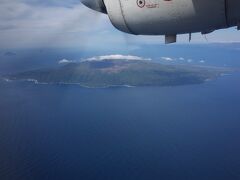 大島が見えてきました。大島空港も右端に見えますね。徐々に晴れてきて遠くまでよく見えます。
この後、少し曇ってきて