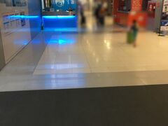 エアポートリンク奥の両替屋が集まっているところ。
ここはレートが全然良いので時間のある方はこちらで。