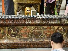 【....黄金に輝く仏塔～シュエダゴン・パゴダ....】

ここシュエダゴン・パゴダは、ミャンマーの人々にとっては、一生に一度は訪れたい場所なんだそうです......
