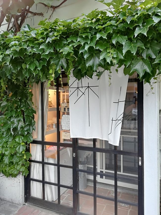 電車に乗って移動。<br />