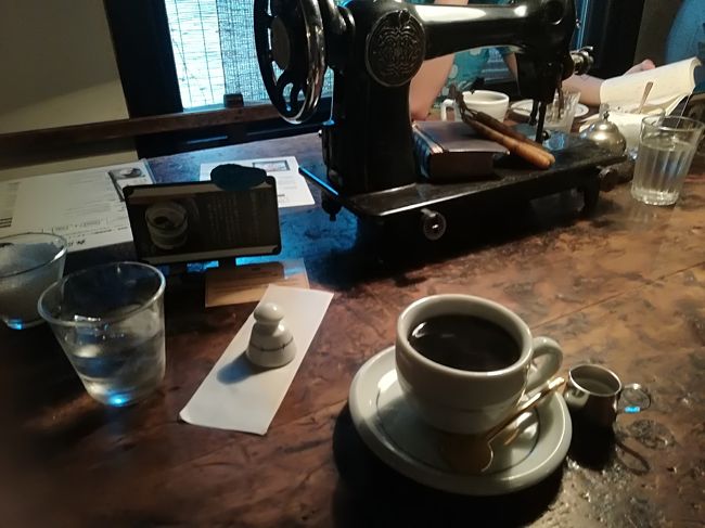 おしゃれなカフェでちょっとコーヒー。<br />