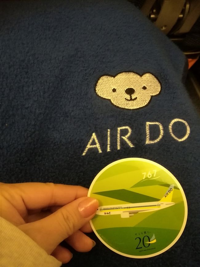 ステッカーをいただきました。<br />ひざ掛けのクマさんも可愛いです。