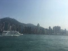 香港からターボジェットを使って約１時間、
船酔いもなく快適にマカオのターミナルに到着です！
初めてのマカオにウキウキ。入国検査もあっという間に終えて、
ターミナルから出ているホテル行きのバスに乗り込みます。