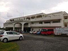 宿泊したホテル。

＊大島紬を作っている会社が経営しているホテルです。

＊今回宿泊したホテルの中で、一番広い部屋でした。

＊オーシャンビューですが、見える海は遊泳禁止のようでした。